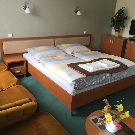 Apartman Darmon Piest'any Exterior foto